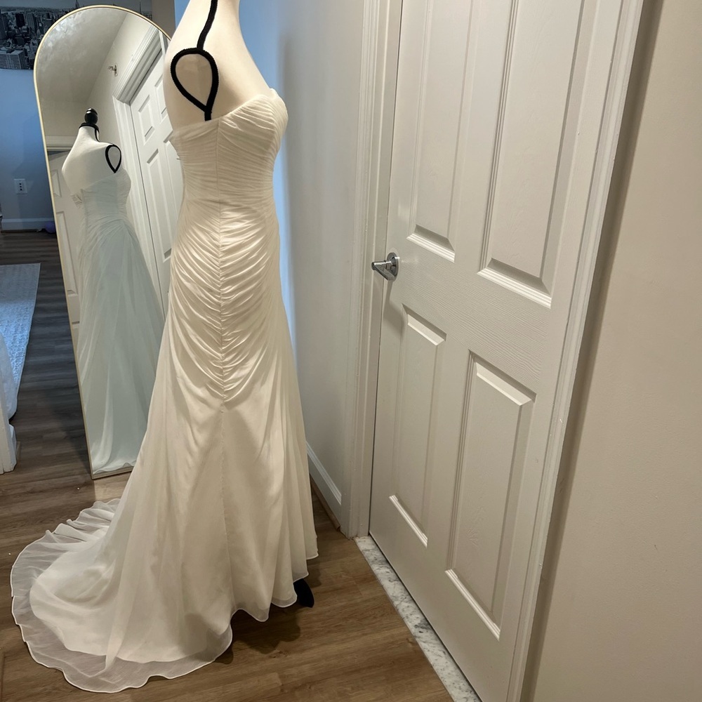 David’s Bridal Wedding Gown – Elegant Strapless White Mermaid Dress Size 2 $980 - Picture 9 of 17